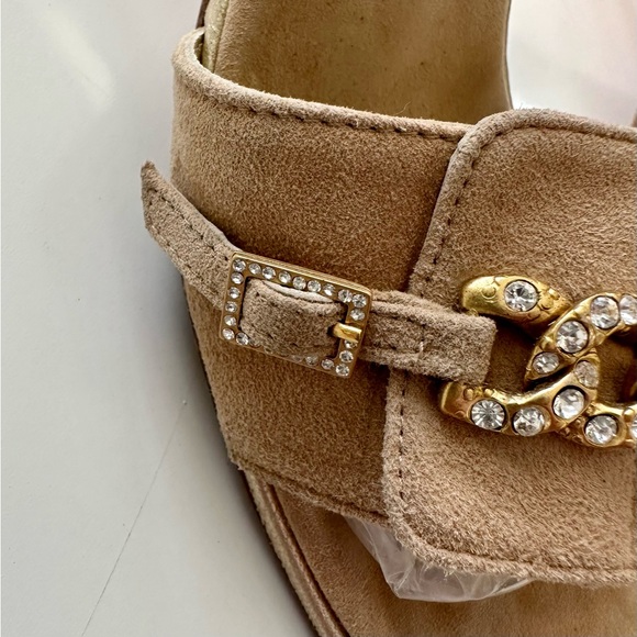 Albert Nipon Slides / Sandals, Size 9 Beige with Gold & Crystal Embellishment - Picture 8 of 8